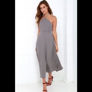 Lulu’s grey midi dress